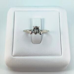NWT small dainty sterling silver bee ring size 8